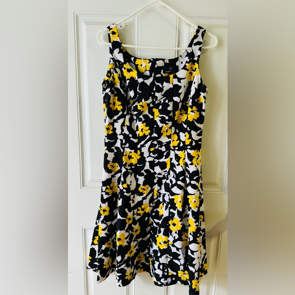 Pre-loved knee-length summer dress ☀️💛